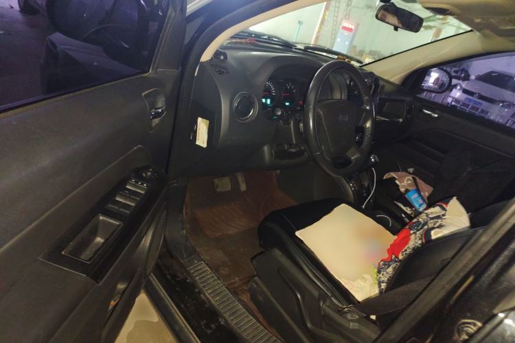 Used Jeep Compass 2010 2.4L four-wheel drive sport version
