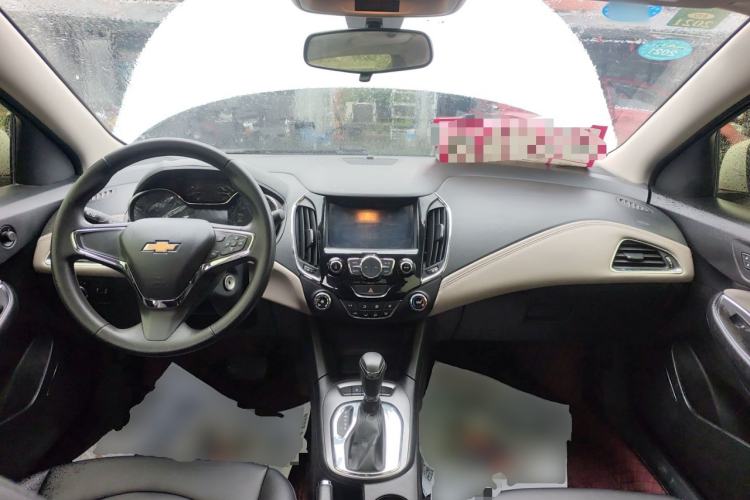 Used Chevrolet Cruze 2015 1.5L Automatic Luxury Edition Center Console