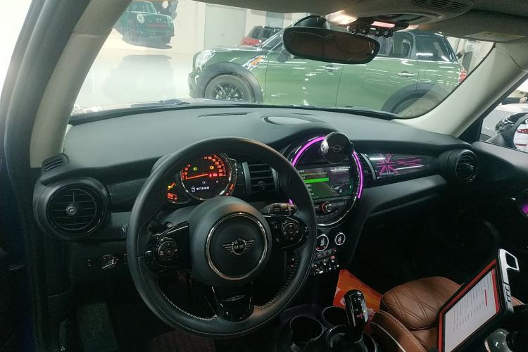 Used MINI 2018 1.5T COOPER Artist Center Console