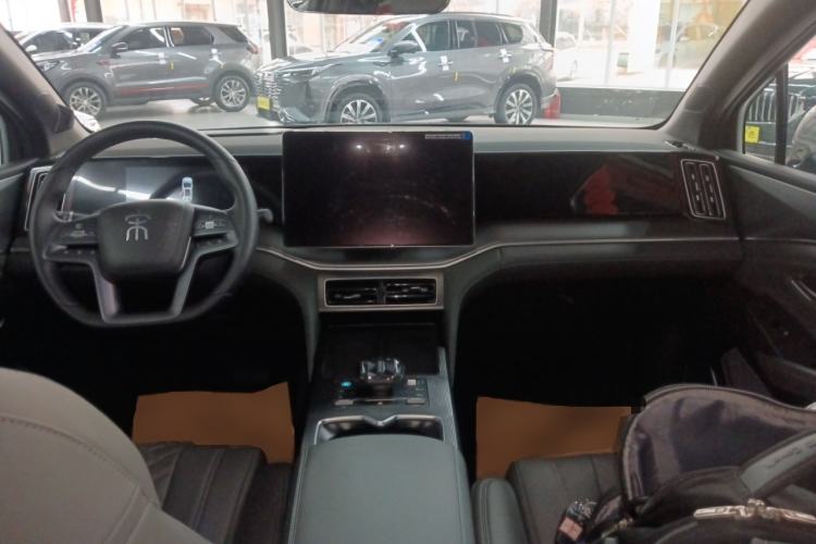 Used BYD Song L DM-i 2025 Intelligent Driving Version 160 km Beyond-Range Type Center Console