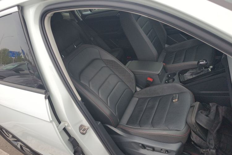 Used Volkswagen Tayron 2020 330TSI Two-Wheel Drive Luxury Smart Connectivity Version Right Front Seat