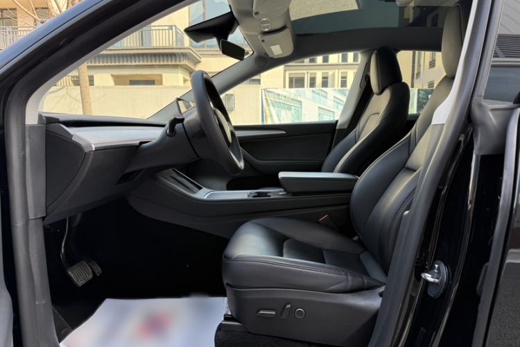 Used Tesla Model Y 2023 Long-Range All-Wheel-Drive Version