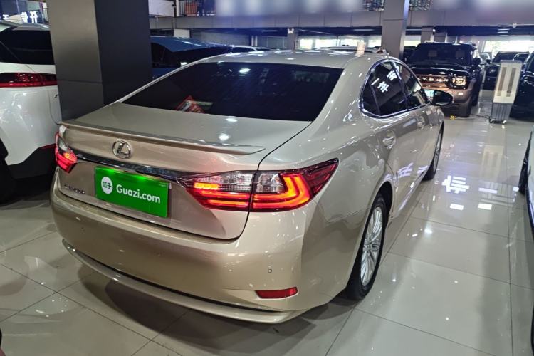 Used Lexus ES 2015 200 Elite Edition Rear Right 45 Deg