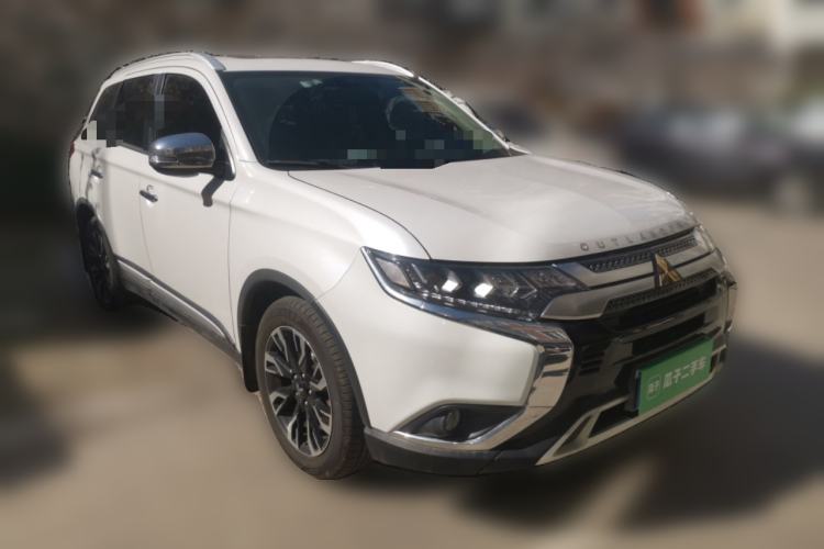 Used Mitsubishi Outlander 2019 2.4L 4x4 Zhi Xiang Edition 5 Seats China VI Standard Front Right 45 Deg