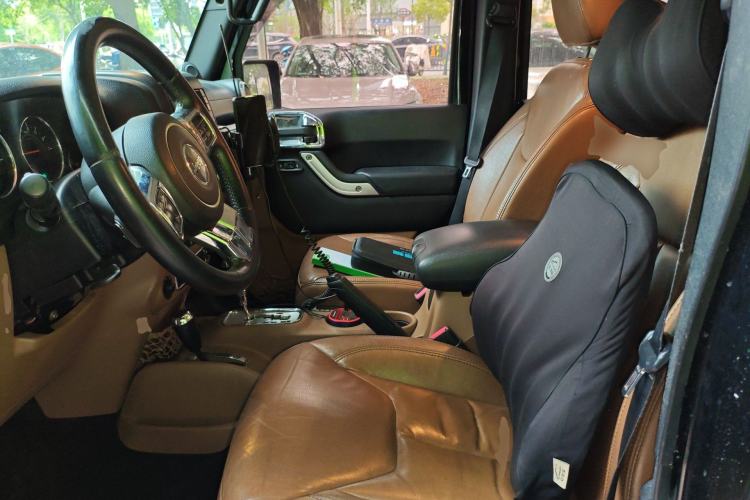 Used Jeep Wrangler 2013 3.6L Rubicon four-door model Left Front Seat