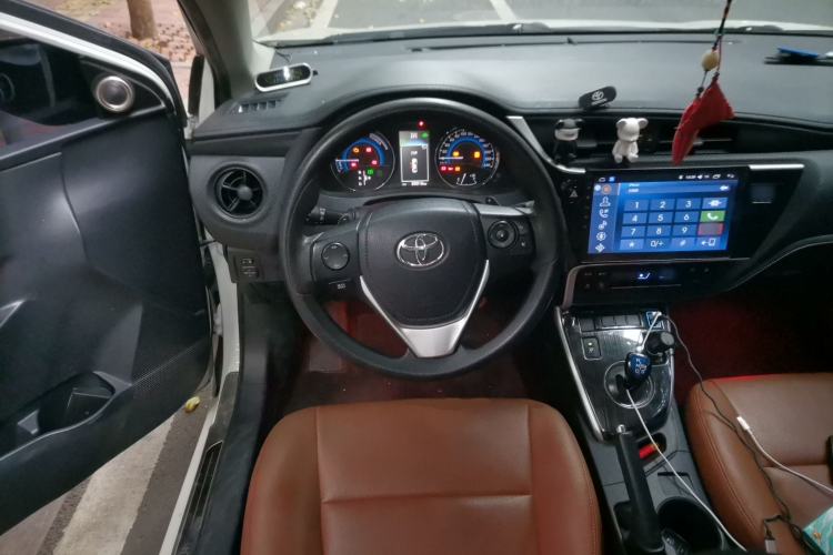 Used Toyota Levin 2017 Revised Dual-Engine 1.8H GS E-CVT Elite Sunroof Version China V Standard Steering Wheel