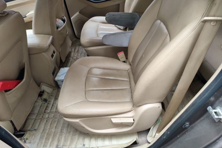 Used Baojun 730 2014 1.5L Manual Luxury Navigation ESP Version 7 Seats Left Rear Seat