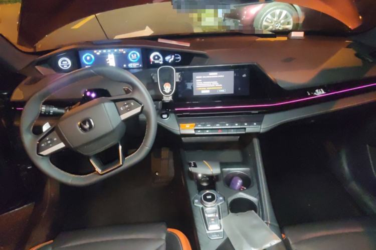 Used CHANGAN UNI-V 2023 1.5T Prestige Model Center Console