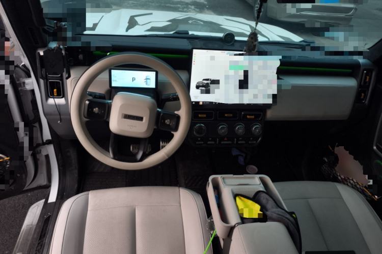 Used iCAR V23 2025 501 Four-Wheel Drive Intelligent Driving Version Center Console