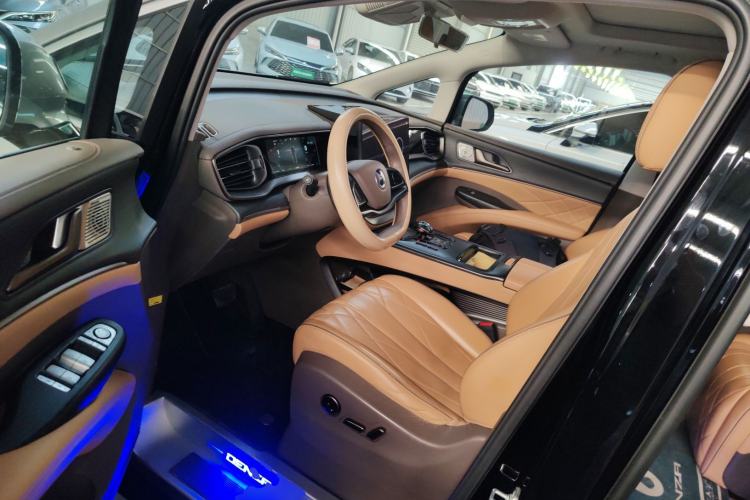 Used Denza D9 2022 DM-i 970 Four-Wheel Drive Prestige Model