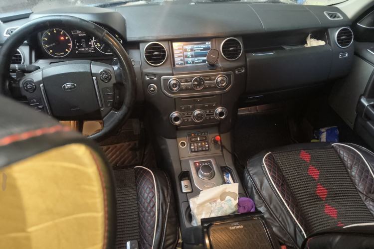 Used Land Rover Discovery 2015 3.0 SC V6 HSE Center Console