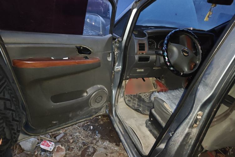 Used Dongfeng Shuaike 2011 1.5L Manual Standard Model 7 Seats China IV Standard Driver Seat