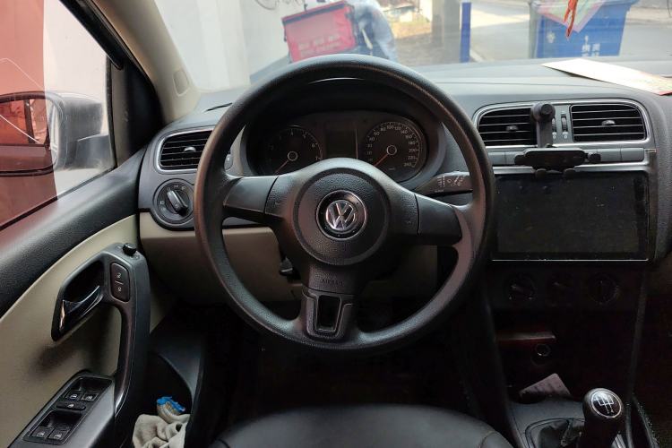 Used Volkswagen Polo 2011 1.6L Manual ZhiShang Edition
