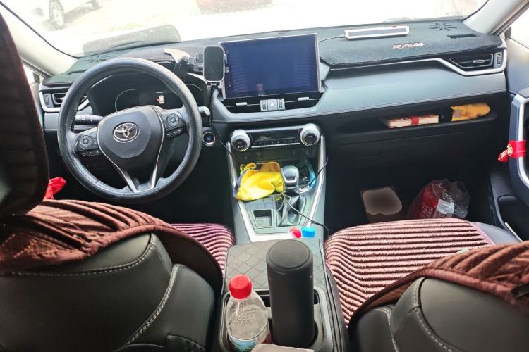 Used Toyota RAV4 2022 2.0L CVT Two-Wheel Drive Fashion Plus Edition Center Console