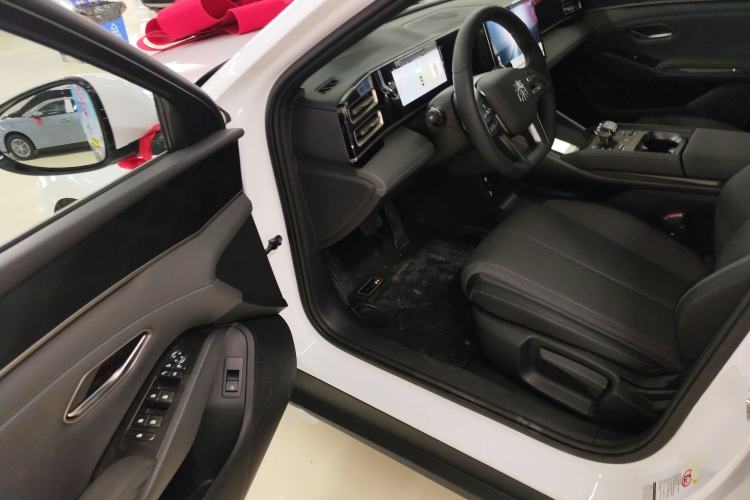 Used BYD Qin L 2025 DM-i Smart Drive 80KM Leading Model Driver Seat