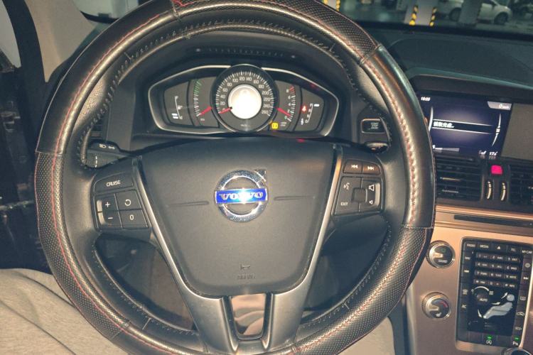 Used Volvo XC60 2017 T5 Smart Upgrade Edition Steering Wheel