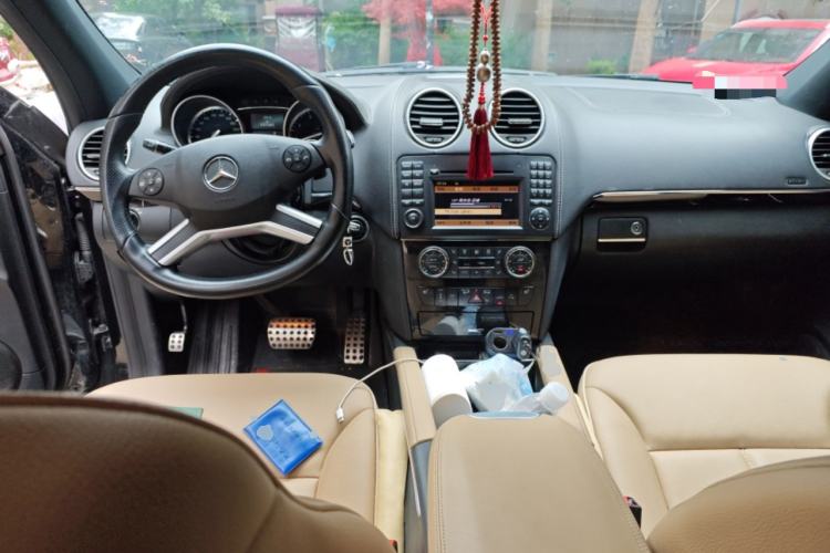 Used Mercedes-Benz M-Class 2010 ML 350 4MATIC Luxury Special Edition Center Console