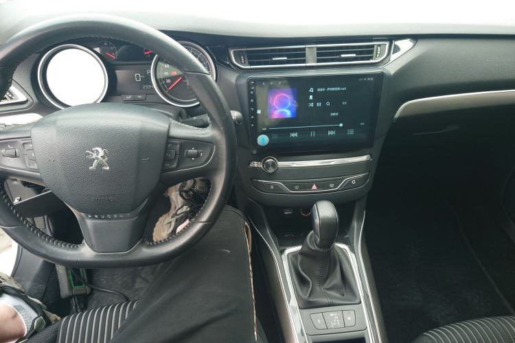 Used Peugeot 408 2015 1.2T Automatic Luxury Edition Center Console