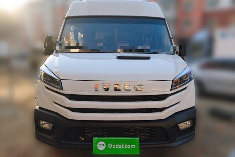 Used Iveco Daily 2021 2.5T A35 M1 Passenger Van 5-9 Seater Short Wheelbase Mid-Roof Design Single Tire Manual Doors