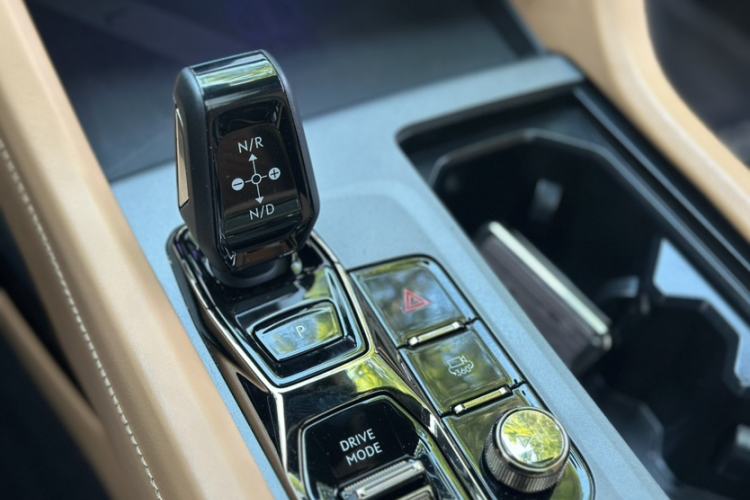 Used Lynk & Co 09 2021 2.0T Halo Six-Seater
