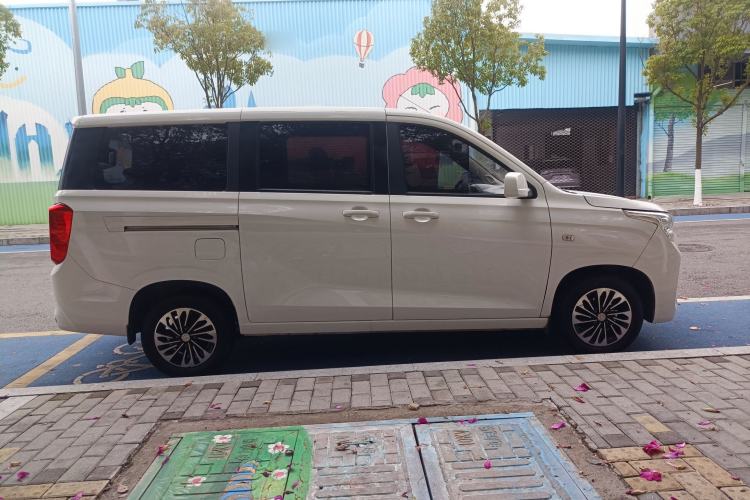 Used Dongfeng Fengon 380 2022 1.5L Comfort-Class Passenger Vehicle (Steel Spring) with 7 Seats
