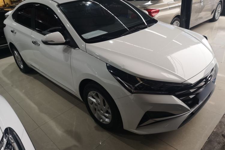 Used Hyundai Verna (new generation) 2020 1.4L CVT TOP Elite Edition Front Right 45 Deg