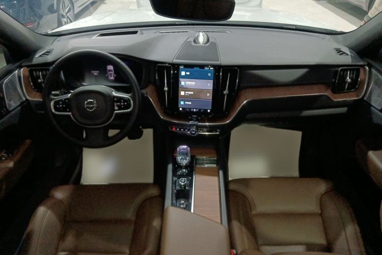 Used Volvo XC60 New Energy 2024 T8 Plug-in Hybrid Long-Range All-Wheel Drive Smart Luxury Edition
