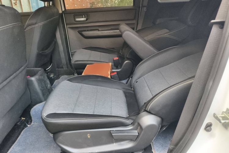 Used Wuling Hongguang PLUS 2019 1.5T Manual Comfort Version 7 Seats
