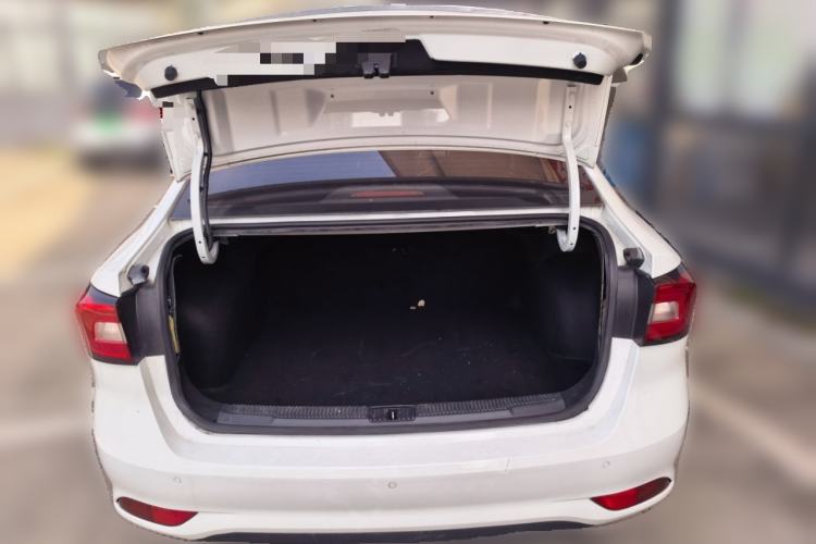 Used Roewe i5 2019 1.5L Manual 4G Connectable Langhao Edition Trunk