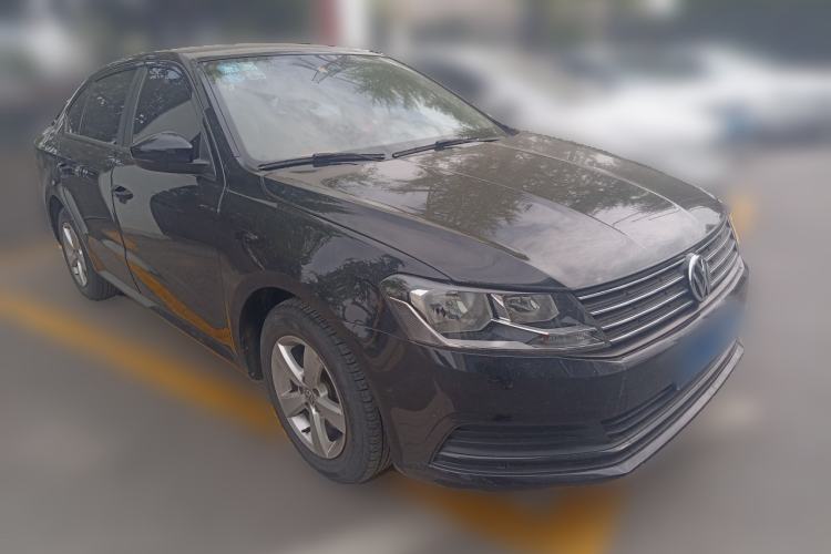 Used Volkswagen Lavida 2015 1.6L Manual Fashion Edition Front Right 45 Deg