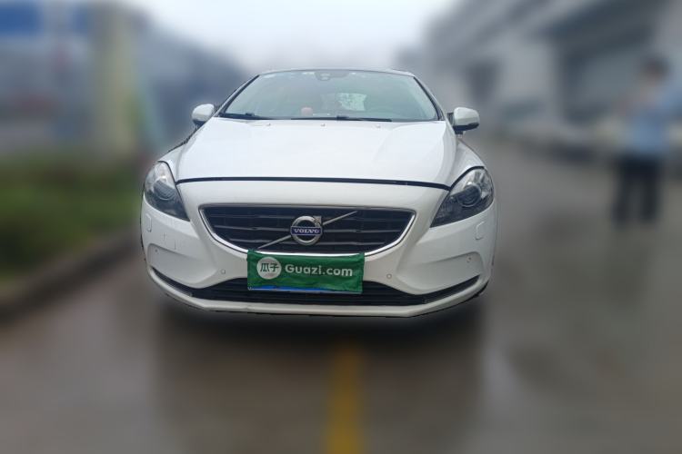 Used Volvo V40 2016 T4 Smart Luxury Edition