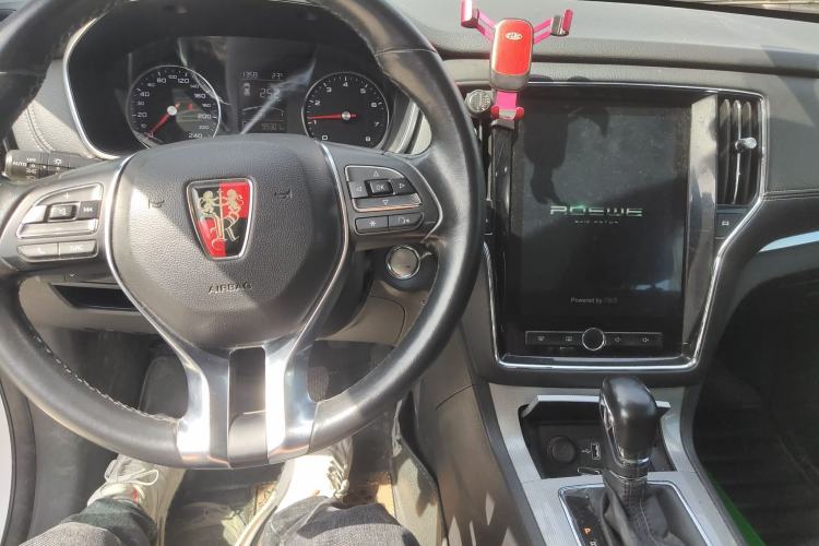 Used Roewe RX5 2018 20T Two-Wheel Drive Automatic Internet Smart Edition Center Console