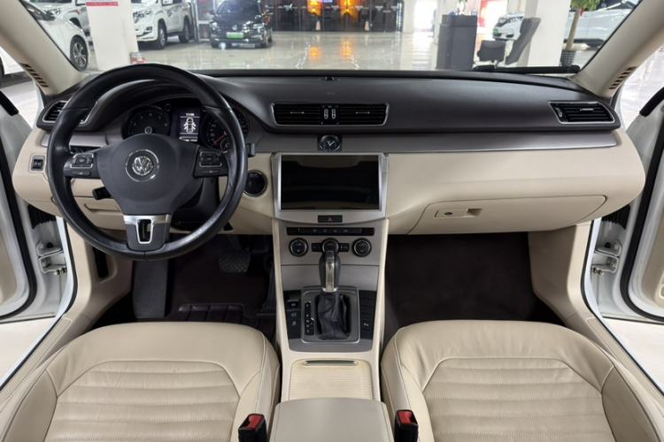 Used Volkswagen Magotan 2015 1.8TSI Advanced Model Interior 2