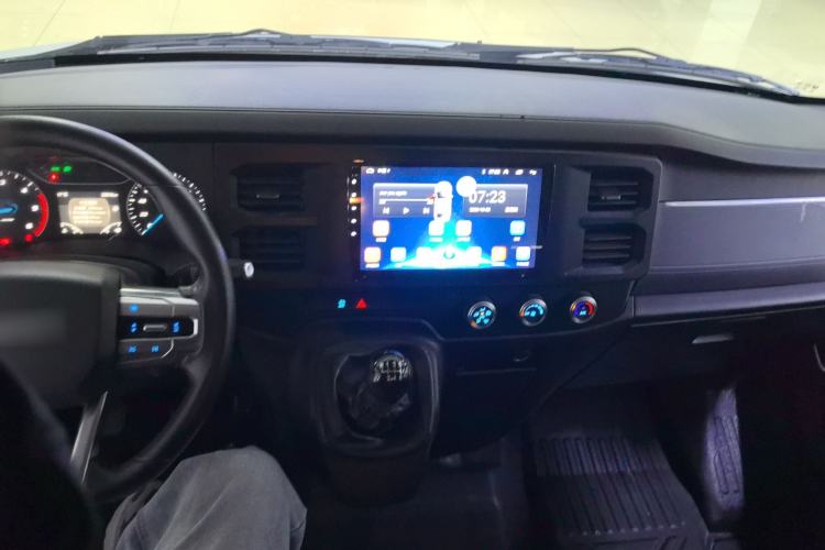 Used JMC Fushun 2023 2.0T Manual Short-Wheelbase Low-Roof Commercial Multi-Purpose Passenger Vehicle 6 Seats with Dual-Opening Tailgate