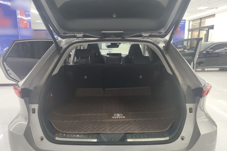 Used Toyota Venza 2023 2.0L CVT Two-Wheel Drive Prestige Version Trunk