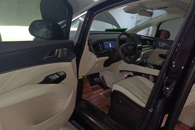 Used Denza D9 2024 DM-i 1050 Luxury Model Driver Seat