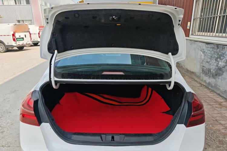 Used Geely Auto Emgrand 2019 Leading Edition 1.5L Manual Luxury Model China VI Standard Trunk