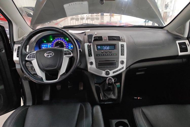 Used BYD S6 2014 2.0L Manual Luxury 5-Seater
