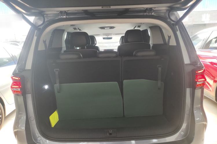 Used Roewe iMAX8 2022 Model 400TGI Exclusive Version for Key Accounts Trunk