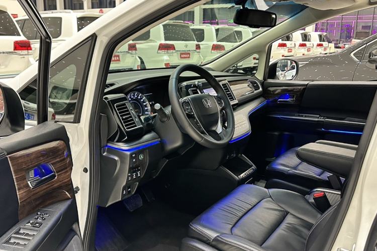 Used Honda Elysion 2016 2.4L Luxury Edition Interior 2