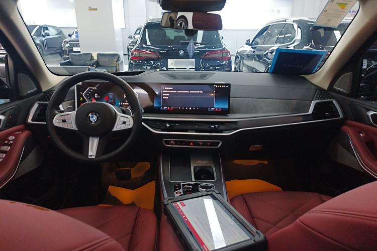 Used BMW X5 2023 xDrive 30Li Luxury M Sport Package Center Console