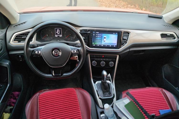 Used Volkswagen T-ROC 2018 230TSI DSG Two-Wheel Drive Advanced Version China V Standard Center Console