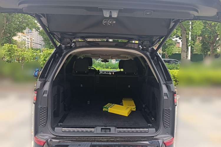 Used Land Rover Discovery 2020 3.0 SC V6 30th Anniversary Special Edition Trunk