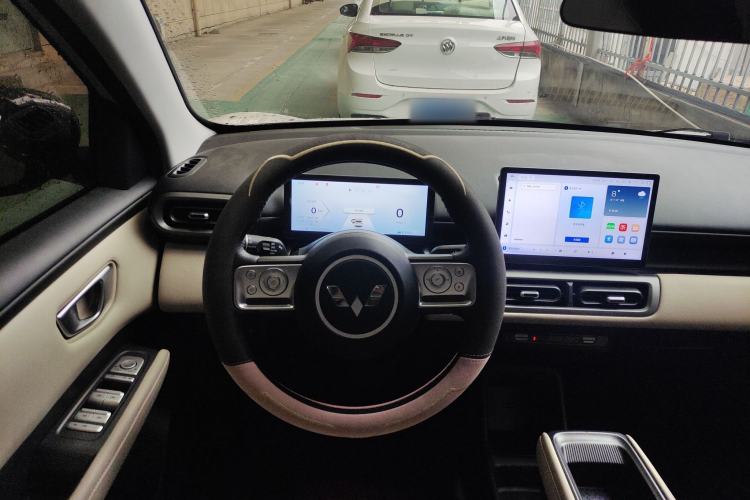 Used Wuling Bingo PLUS 2024 330 km Range Five-Seater Version
