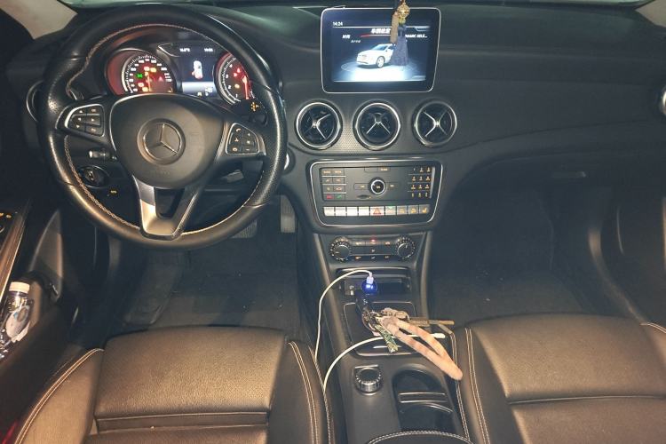 Used Mercedes-Benz GLA 2018 GLA 220 4MATIC Sport Edition Center Console