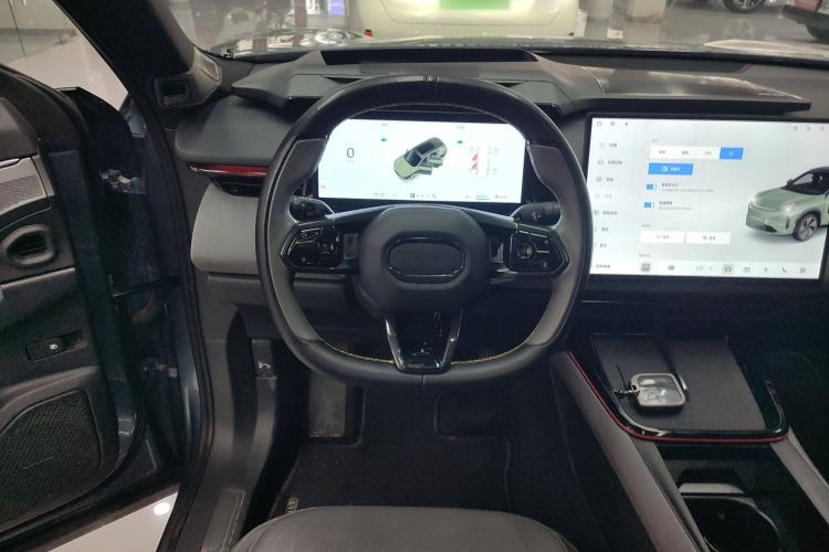 Used Lynk & Co 08 EM-P 2025 220 km All-Wheel-Drive Performance Halo
