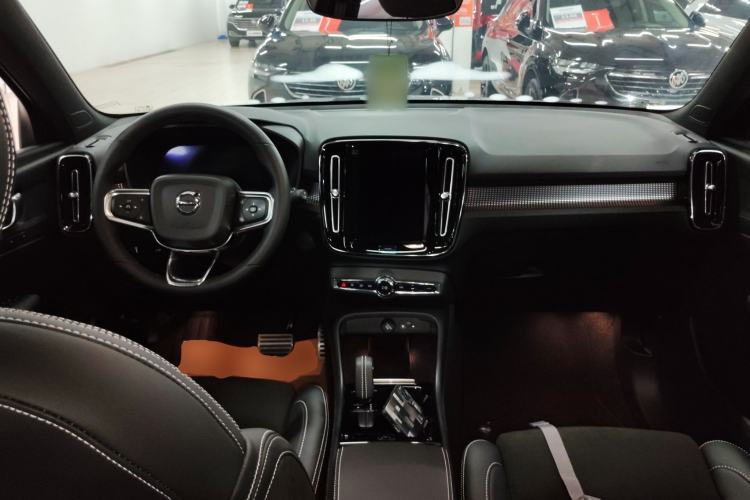 Used Volvo XC40 New Energy 2022 Four-Wheel Drive High-Performance Version Center Console