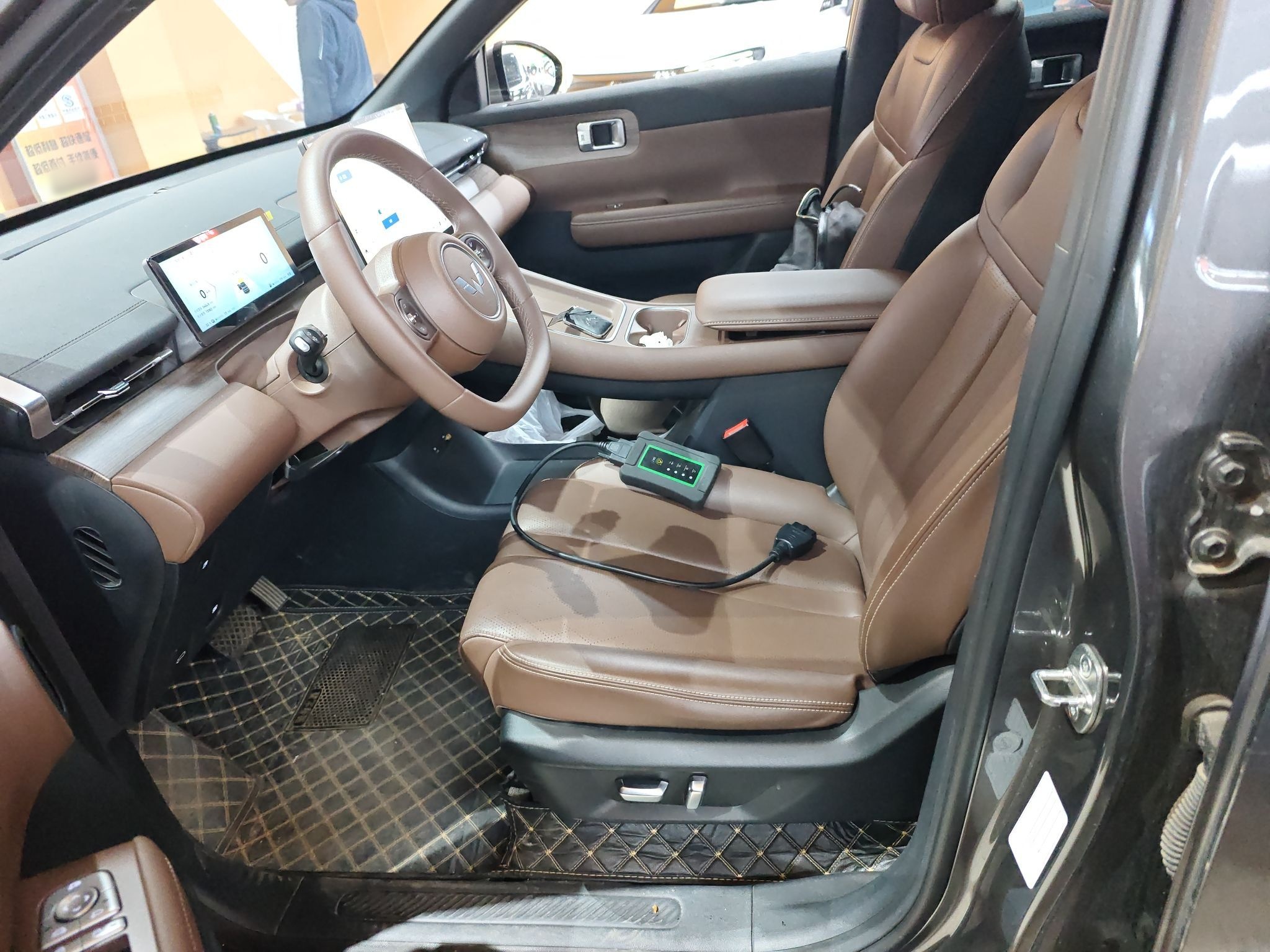 المقاعد الأمامية داخل السيارة