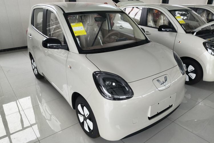 Used Wuling Hongguang MINIEV 2025 Four-Door Version Advanced Edition Front Right 45 Deg