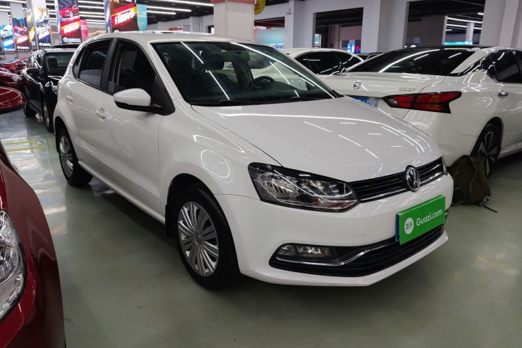 Used Volkswagen Polo 2016 1.6L Automatic Comfort Model Front Right 45 Deg